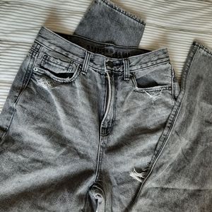 American Eagle High Rise Mom Jean